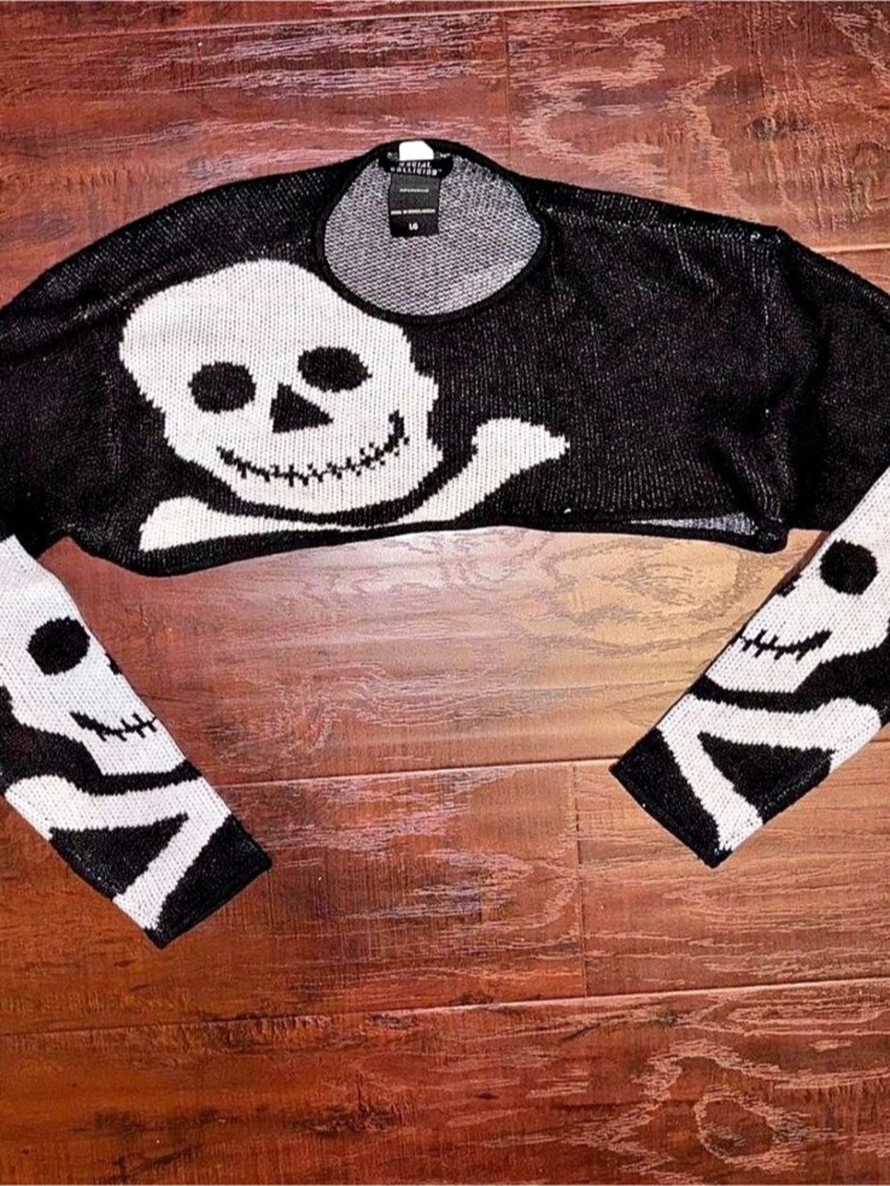 Hot Topic Skull & Crossbones Sweater Black & White Large Like New